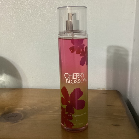 Bath & Body Works Cherry Blossom Fine Fragrance Mist Spray 8 oz Retired & HTF